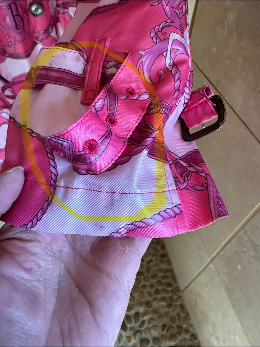 🎉HP🎉Limited Ed. Burberry Hot Pink Raincoat!😱 - Picture 8 of 16
